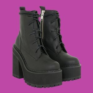 UNIF Choke Boot 9 (With Box)